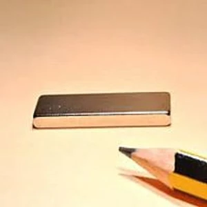 TR Magnet 40 x 10 x 3mm Boy:40,en:10,kalınlık:3 Köşeli Neodyum Mıknatıs