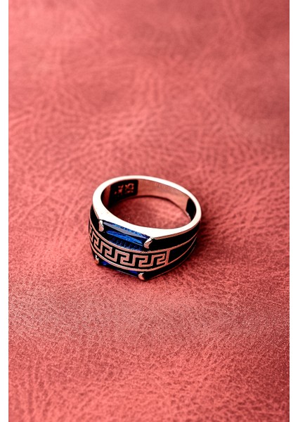 925 Ayar Gümüş Özel Tasarım Mavi Taşlı Motifli Şeritli Erkek Yüzük fiyatları