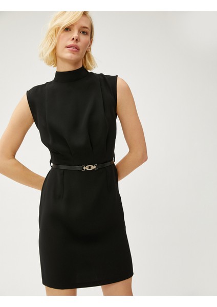 Drapeli Kısa Elbise Dik Yaka Kolsuz Kemerli10