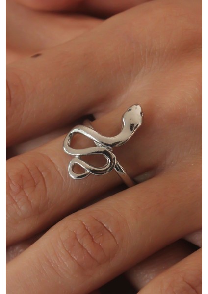 Gümüş Renk Yılan Model Kadın Yüzük