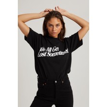 Madmext Kadın Siyah Baskılı Oversize Tişört Kısa Kol Günlük Stil %100 Pamuk MG1532