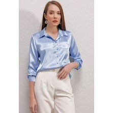 Hazelin Kadın Buz Mavisi Hafif Dökümlü Saten Yüzeyli Gömlek HZL22W-BD139641
