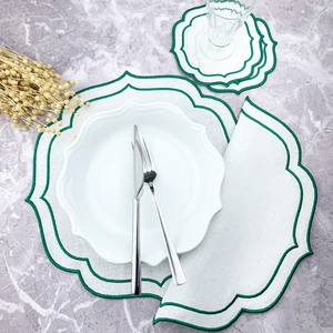 Yeşil Renkli Çift Sargı Nakışlı 4 Parça Set Amerikan Servis ve Kokteyl Peçetesi