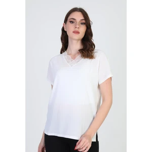 Ella Camelia Kadın Yakası Dantel Detaylı Bluz 20E020 Ekru