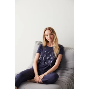 Lacivert Base Dreamy Baskılı Tişört Kapri Pijama Takımı