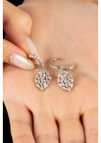 Kadın 925 Ayar Gümüş Baget Taşlı Küpe fiyatları