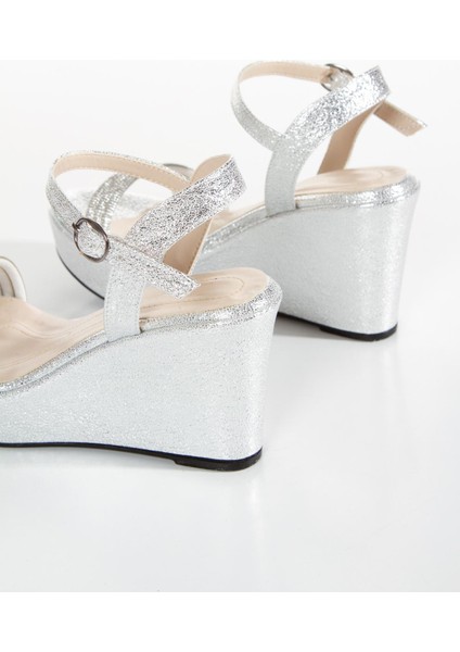 Kadın Yazlık Gümüş Dolgu Topuklu Taş İşlemeli Sandalet fırsatları