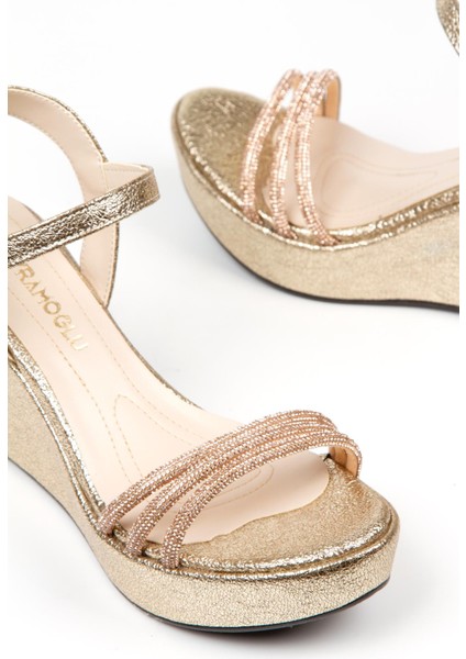 Kadın Yazlık Altın Dolgu Topuklu Taş İşlemeli Sandalet