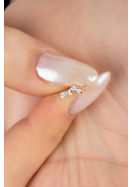 Kadın 925 Ayar Gümüş Minimal Baget Taşlı Küpe fiyatları