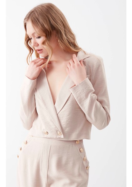 Gold Düğme Detaylı Crop Ceket fırsatları