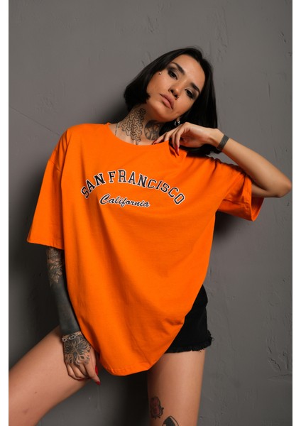 Kadın San Francisco California Baskılı Oversize T-Shirt modelleri