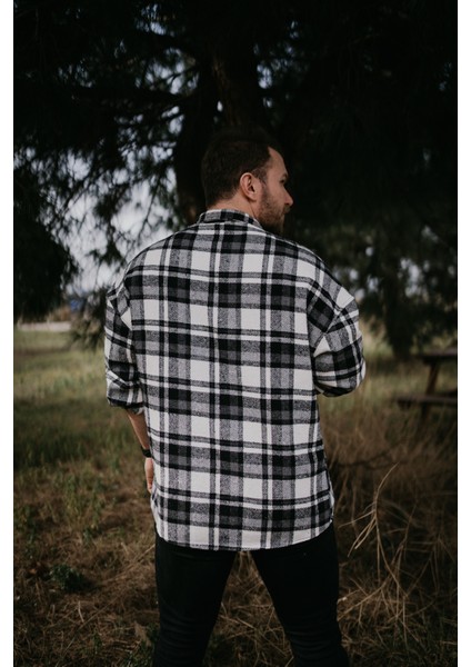 Oversize Siyah Beyaz Tek Cepli Kareli Oduncu Gömlek fırsatları