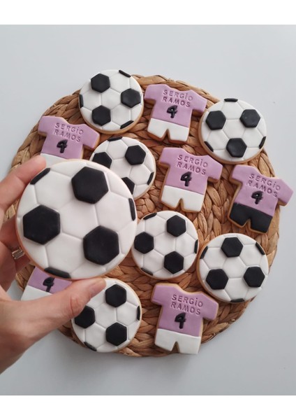 Futbol Topu ve Isimli Forma Butik Kurabiye - 20 Adet