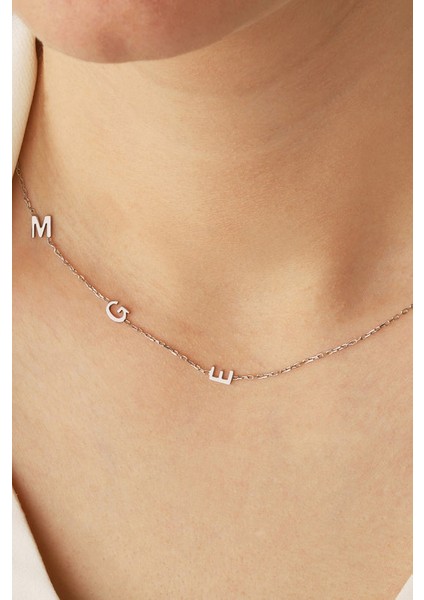 Kadın 925 Ayar Gümüş Yandan Harfli Kolye