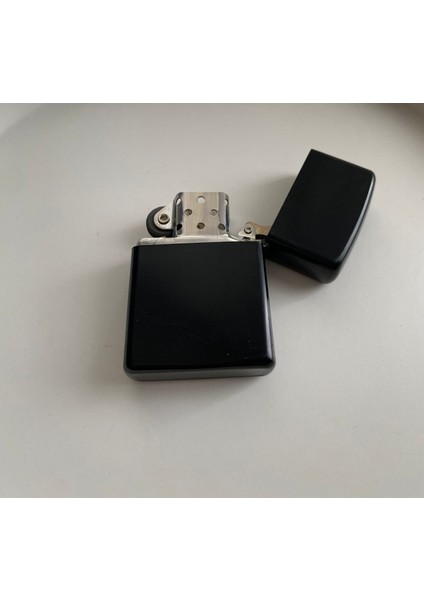 Zippo Modeli Siyah Renk Benzinli Çakmak