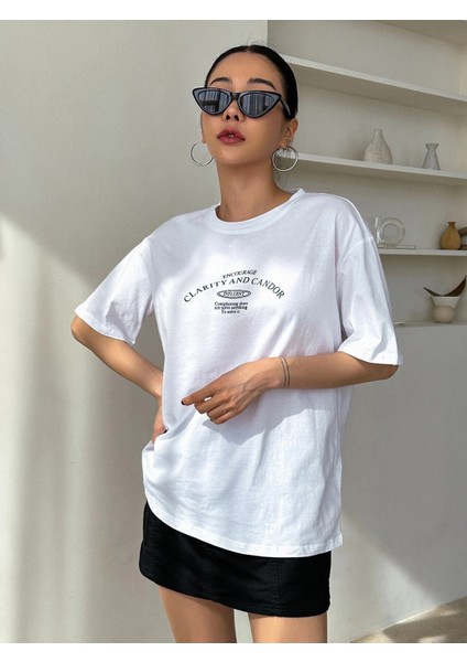 Kadın Clarity And Candor Baskılı Oversize T-Shirt