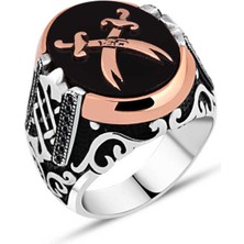 Amberkan Oniks Taş Üzeri Çift Zülfikar Kılıçlı Kenarı Minik Siyah Zirkon Taşlı Erkek Yüzük