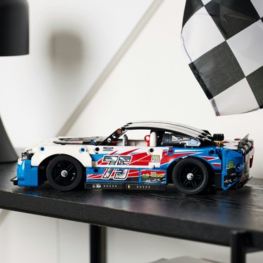 LEGO® Technic NASCAR® Yeni Nesil Chevrolet Camaro ZL1 42153 Fiyatı