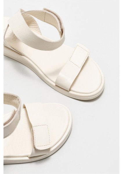 Ekru Deri Kadın Düz Sandalet modelleri
