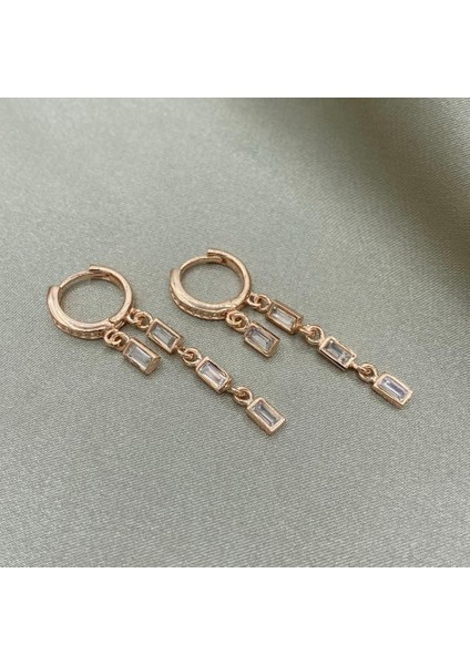 Sallantılı Baget Detaylı Gold Kaplama Gümüş Küpe