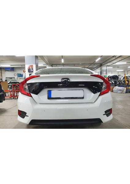 Honda civic fc5 uyumlu bagaj kapağı üst kaplaması siyah 2016 / 2021 modelleri