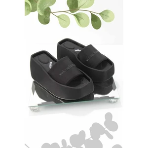 Kadın Terlik Siyah Tekstil Malzeme ile Düz Topuklu Rahat Kullanım