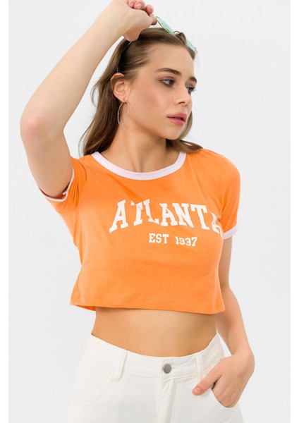 Kadın Önü Baskı Detaylı Kısa Tişört modelleri