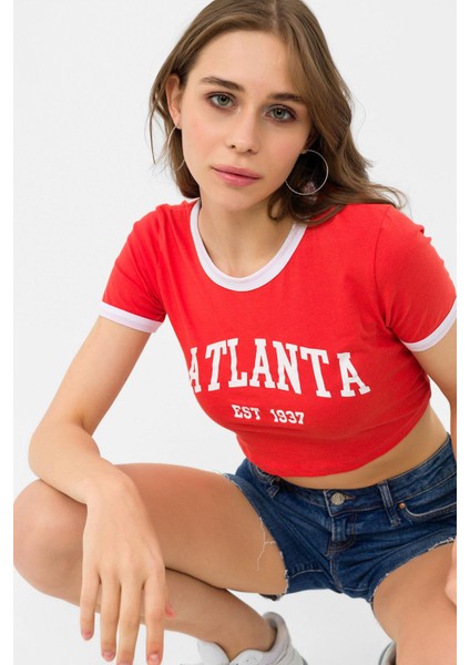 Kadın Önü Baskı Detaylı Kısa Tişört