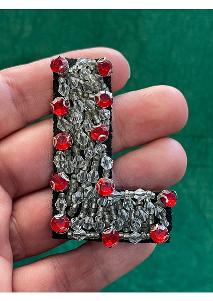 6x4 cm Taşlı Boncuklu L Harfi Aplikr Arma Yama Dikiş Aksesuarı