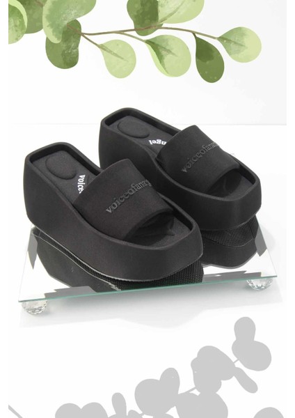 Kadın Terlik Siyah Tekstil Malzeme ile Düz Topuklu Rahat Kullanım