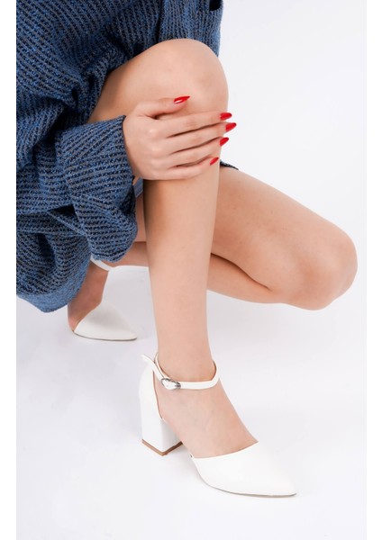 Flora Beyaz Bilekten Bantlı Topuklu Ayakkabı