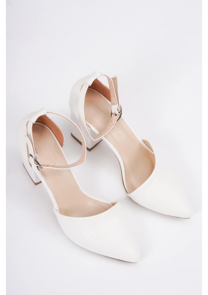 Flora Beyaz Bilekten Bantlı Topuklu Ayakkabı fırsatları