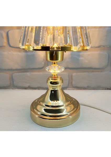 Modern Dekoratif Krom Mini Metal Ayaklı Kristal Taşlı Kristal Konik Şapkalı Abajur Masa Lambası modelleri