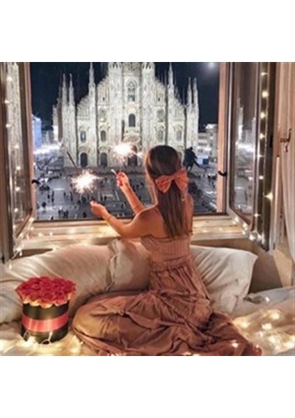 Milano Manzarası ve Güzel Kız Pixart Sanat Elmas Mozaik Tablo Diamond Türkiye 51 x 51 cm