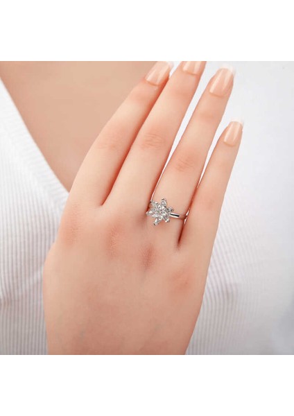 Gümüş Beyaz Taşlı Lotus Çiçeği Kadın Yüzük