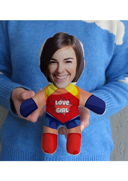 Süper Kahraman Bebek Yastık 40 x 40 cm Eğlenceli Tasarım Yumuşak Dokulu Kişiye Özel Ürün