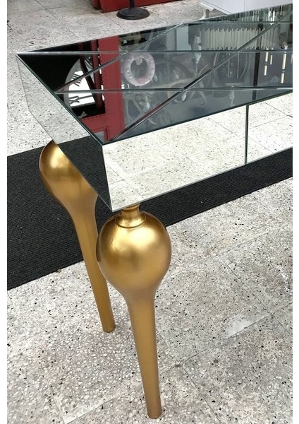 Dresuar Tombul Ayak Model Kayın Torna Mdf Tabla Parlak Gold Füme Cam Kaplama