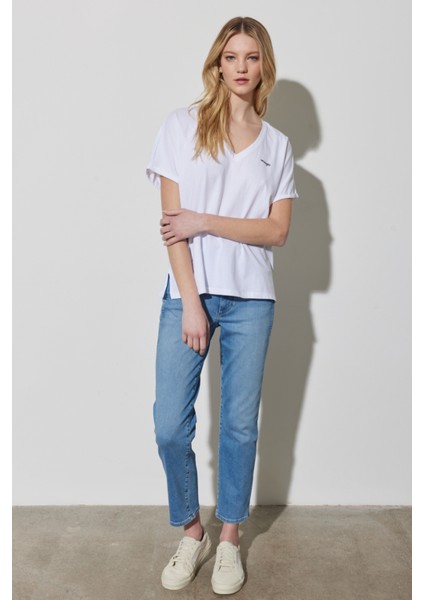 Regular Fit Normal Kesim %100 Pamuk V Yaka Beyaz Tişört indirimleri