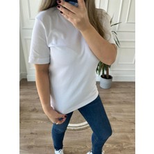 Arzu Emiroğlu Beyaz Basic Tişört