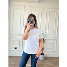 Arzu Emiroğlu Beyaz Basic Tişört