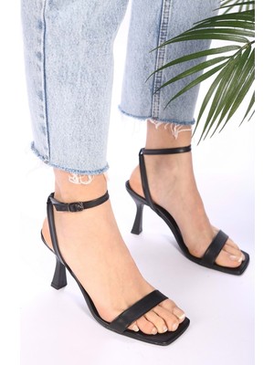 Shoeberry Kadın Venna Siyah Cilt Tek Bant Topuklu Ayakkabı10