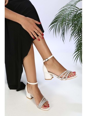 Shoeberry Kadın Sarzas Beyaz Biyeli Taşlı Topuklu Ayakkabı
