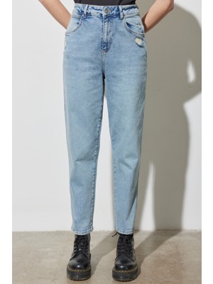 Wrangler Mom Fit Yüksek Bel Dar Paça Mavi Esnek Jean Kot Pantolon