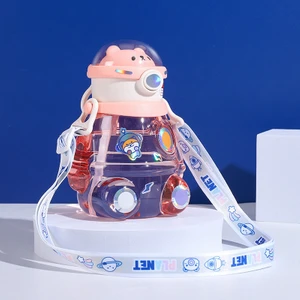 700ML Taşınabilir Plastik Bardaklar Sızdırmaz Havacılık Ayı Kawaii Su Şişesi Hafif Drinkware Hediye Çocuklar Öğrenciler Için (Yurt Dışından)