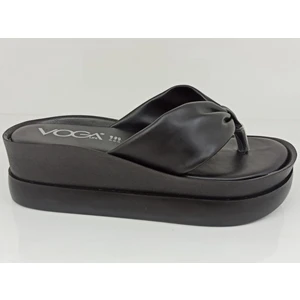 Dolgu Topuk Parmak Arası Terlik Kadın Yaz Sezonu İçin Konforlu Siyah Tasarım