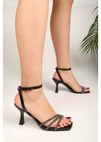 Kadın Rue Siyah Metalik Taşlı Topuklu Ayakkabı