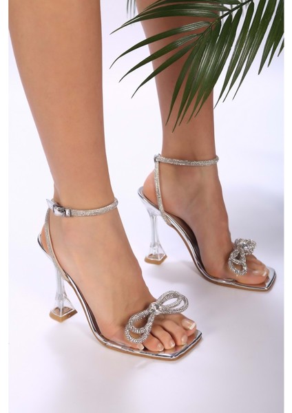 Kadın Neilda Gümüş Şeffaf Fiyonk Taşlı Topuklu Ayakkabı