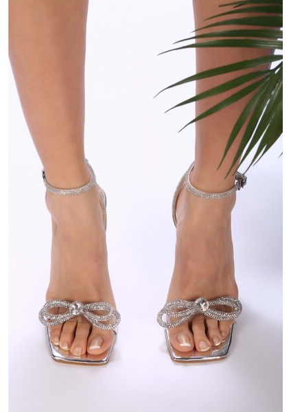 Kadın Neilda Gümüş Şeffaf Fiyonk Taşlı Topuklu Ayakkabı fiyatları