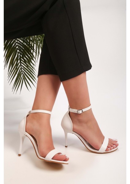 Kadın Puirn Beyaz Cilt Tek Bant Topuklu Ayakkabı fiyatları