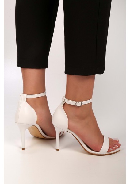 Kadın Puirn Beyaz Cilt Tek Bant Topuklu Ayakkabı fırsatları